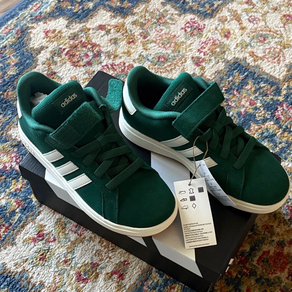 Boys Size 3 Medium Adidas Green Suede NWTGrand court